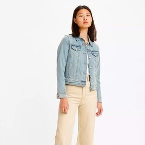 Levi’s cropped denim jacket
